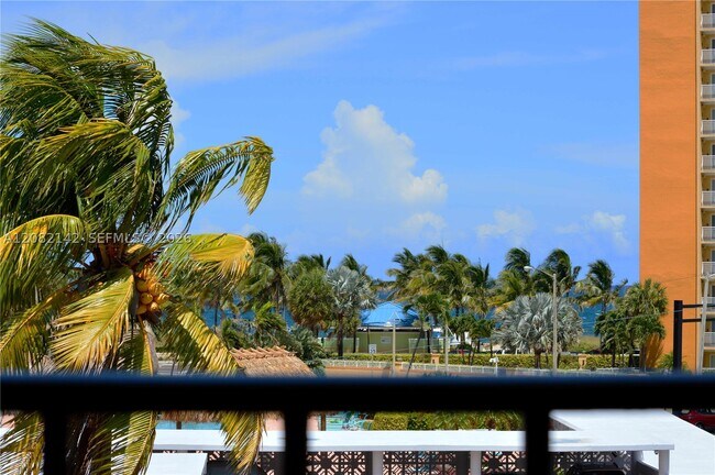 Foto del edificio - 400 N Riverside Dr