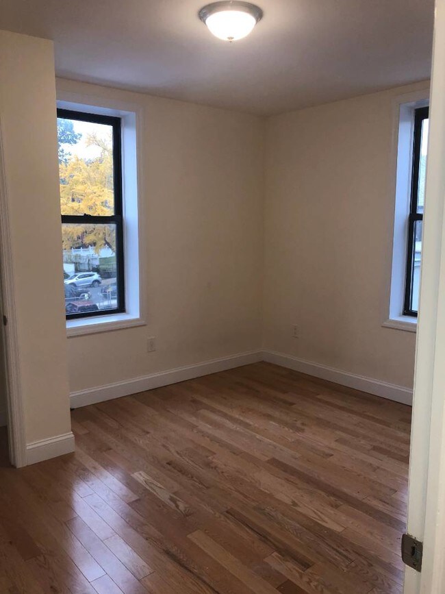 Foto del edificio - 951 McLean Ave