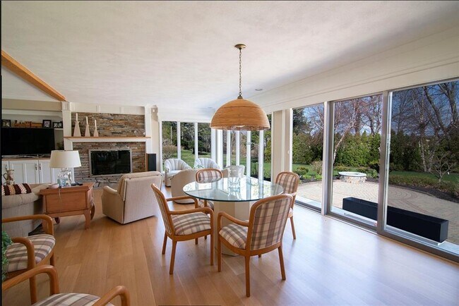 Foto del edificio - 34 Timothy Dr