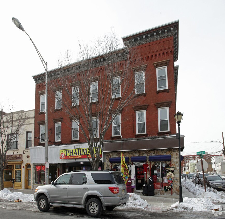 Foto del edificio - 437 Central Ave