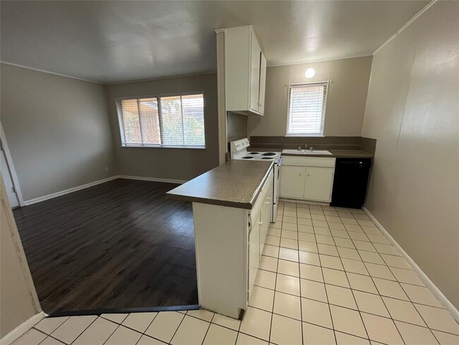 Foto del edificio - 3304 Red River St