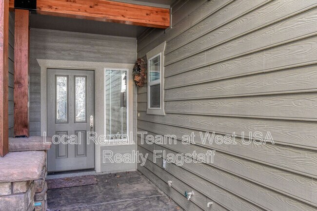Building Photo - 3716 E Jacamar Dr