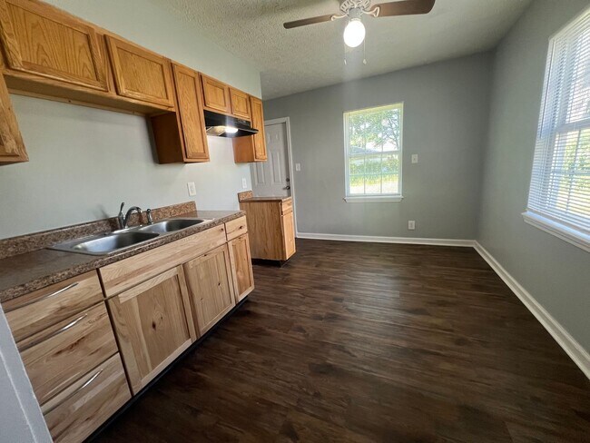 Foto del edificio - 3 bedroom, 1 bath home