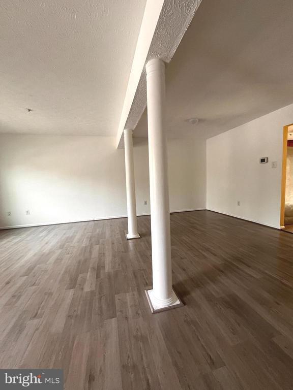 Building Photo - 9328 Ridings Way