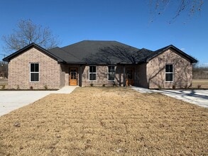 Building Photo - 113 N Van Buren Ave