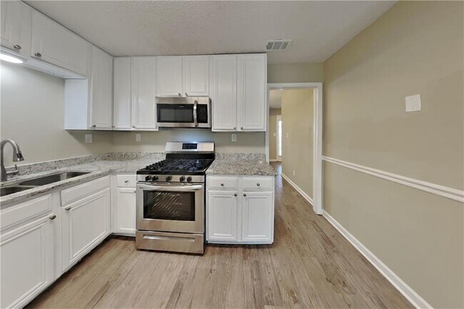 Building Photo - 4200 Irish Highland Dr