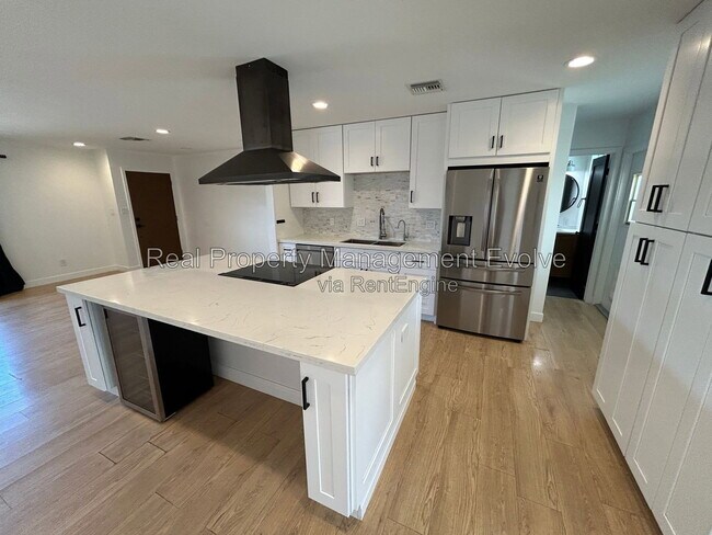 Foto del edificio - 8631 E Jackrabbit Rd