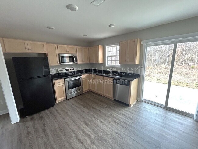 Foto del edificio - 566 Kirk St