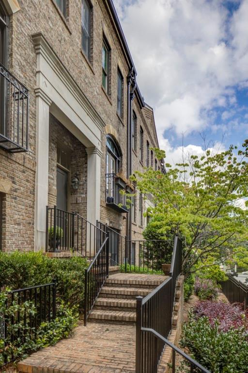 Foto principal - 45 Honour Ave NW