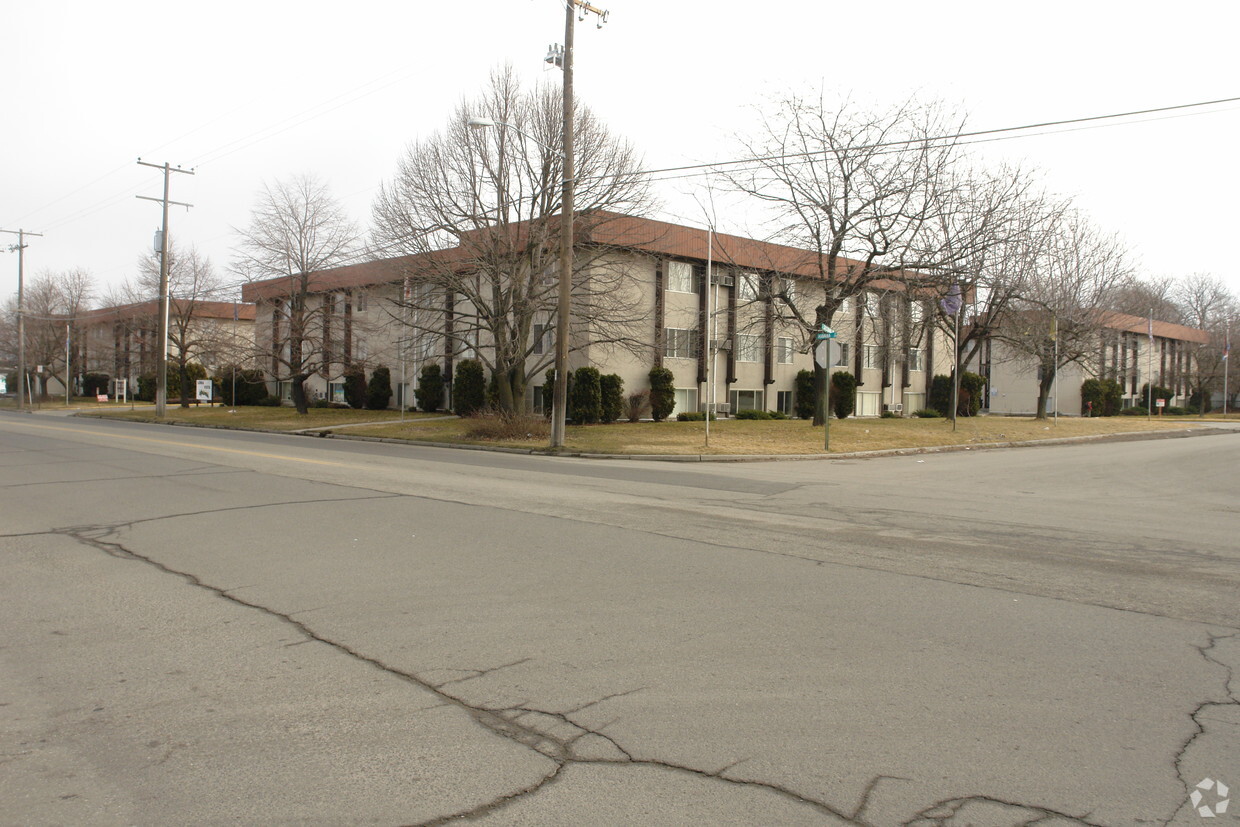 Primary Photo - Loma Vista Apartments