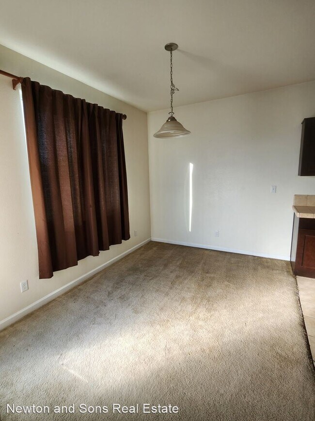 Building Photo - 3 br, 2 bath House - 1048 Veronica Ave