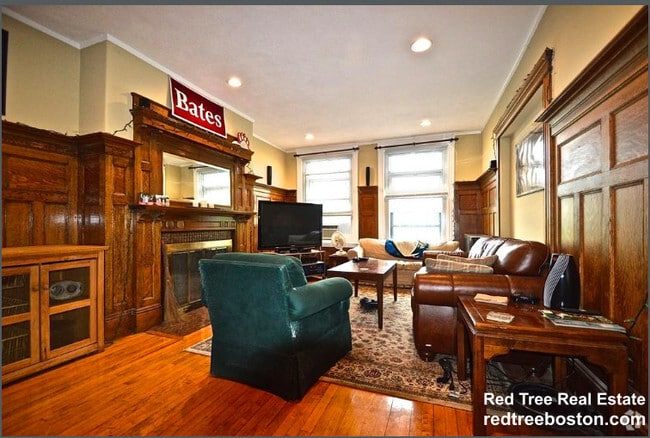 Building Photo - 1793 Beacon St