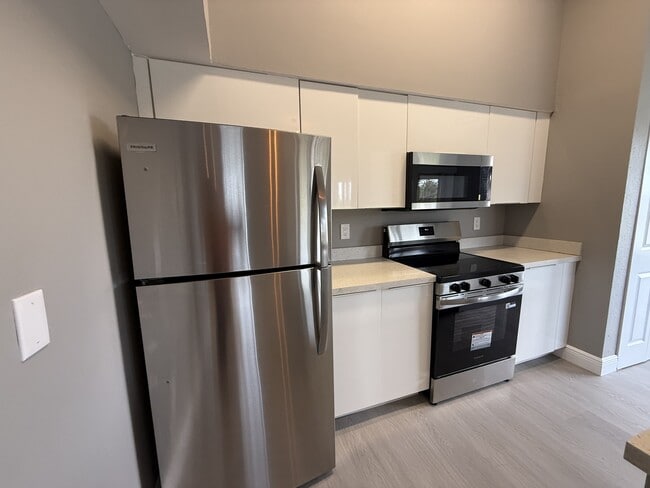 Building Photo - 2851 N Oakland Forest Dr