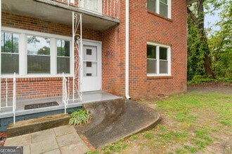 Building Photo - 147 Burnside St