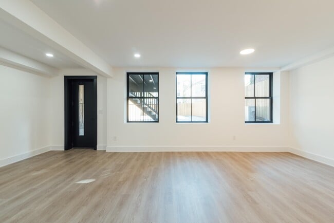 Building Photo - 330 Whiton St