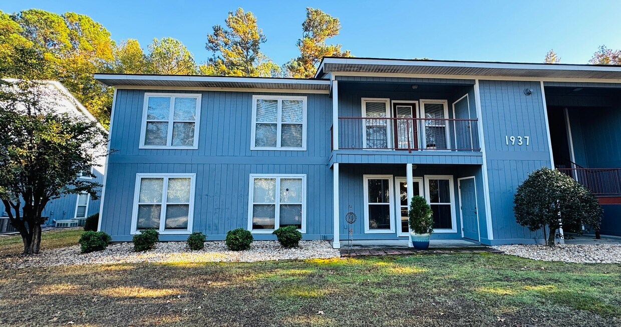 Primary Photo - Karen Lake Condos
