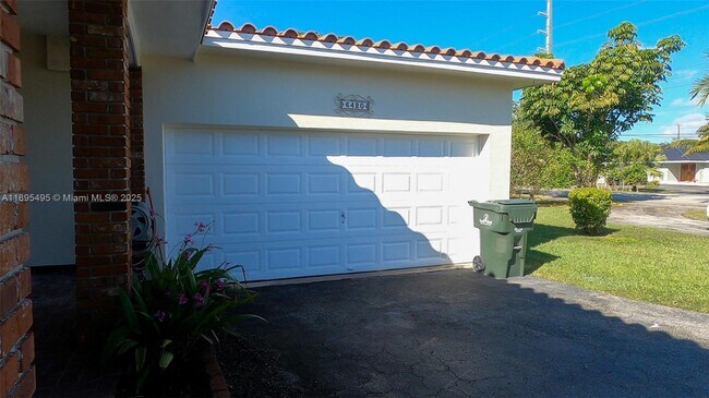 Foto del edificio - 6420 Miller Dr