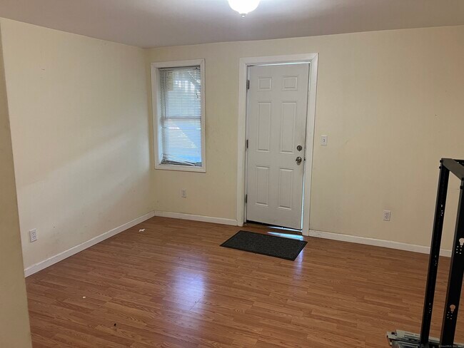 Building Photo - 539 Howe Ave
