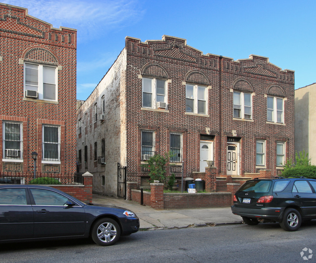 Primary Photo - 748-750 Crown St