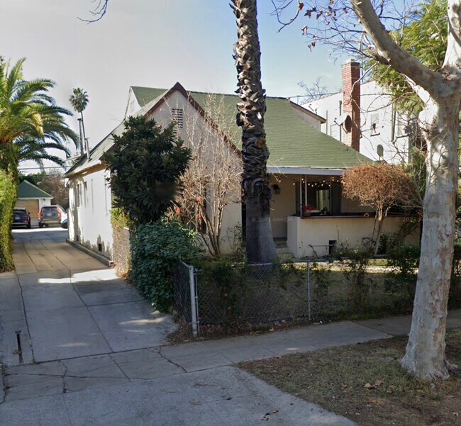Building Photo - 853 N Fuller Ave