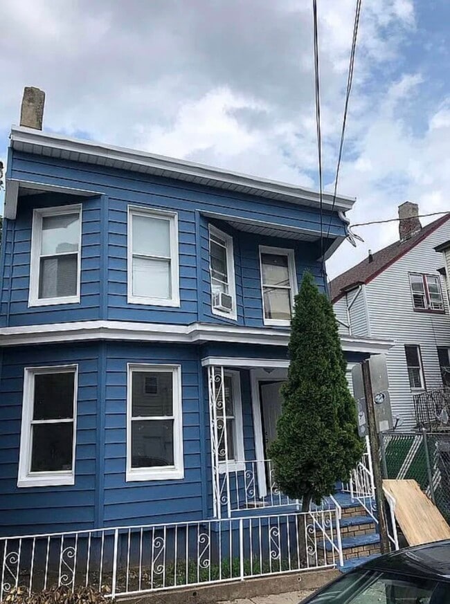 Building Photo - 173 Slater St