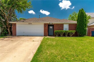 Building Photo - 1103 SW Apache Dr