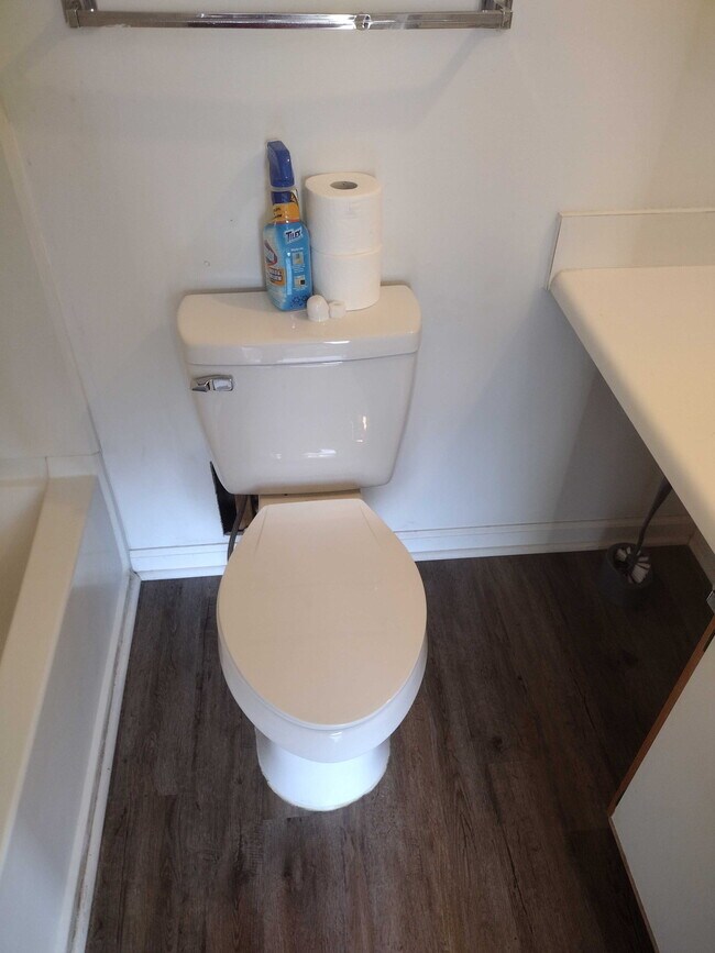 Baño - 1221 University Ct