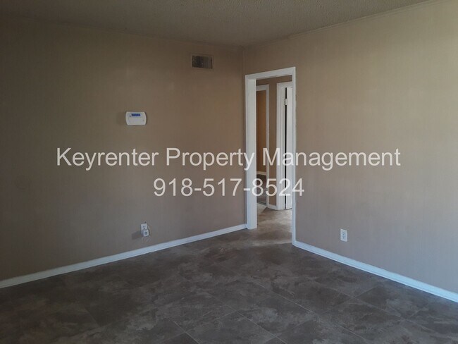 Foto del edificio - Spacious 4 Bedroom House