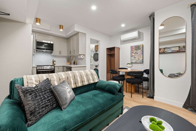 Building Photo - 168 McCaul St