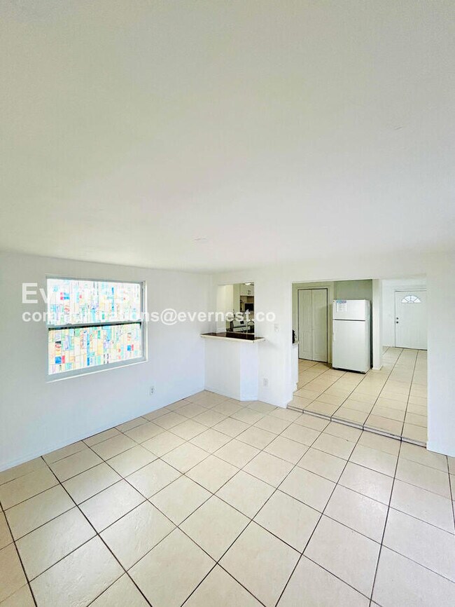 Foto del edificio - 3749 Beechwood Dr