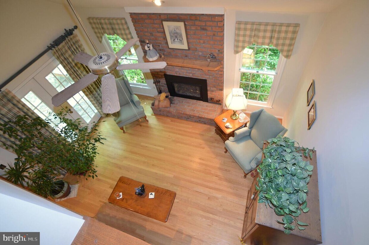 Primary Photo - 1689 Camden Ct S