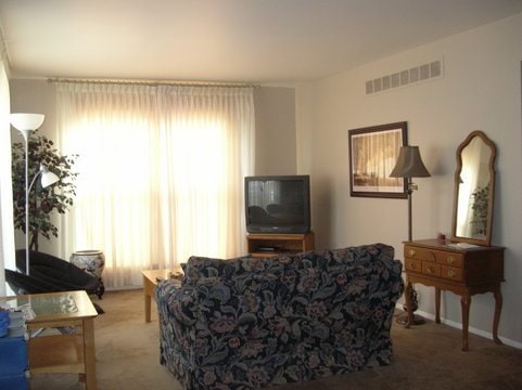 Building Photo - 2680 Roundtree Dr