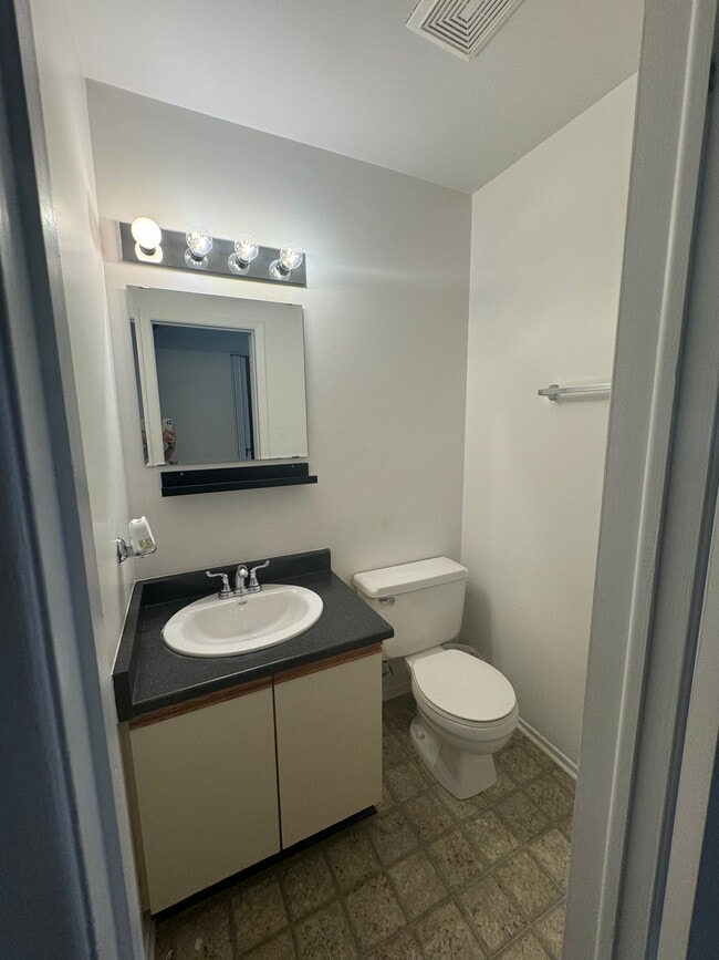 Photo du bâtiment - 24 Townline Road East