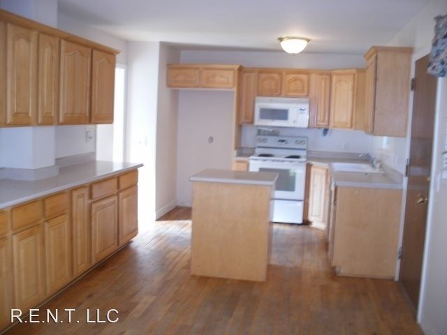 Building Photo - 4 br, 3 bath House - 1057 Deborah Drive