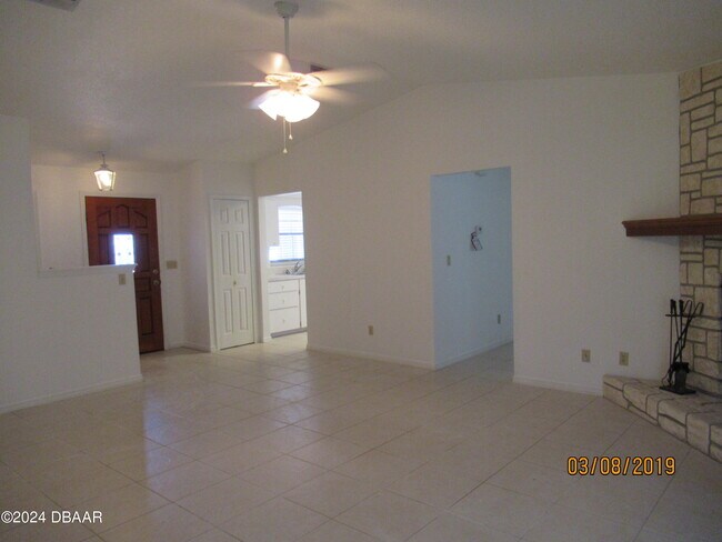 Building Photo - 336 Yorktowne Dr