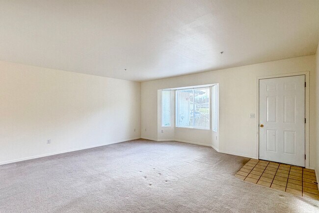 Building Photo - Nice Duplex for Lease