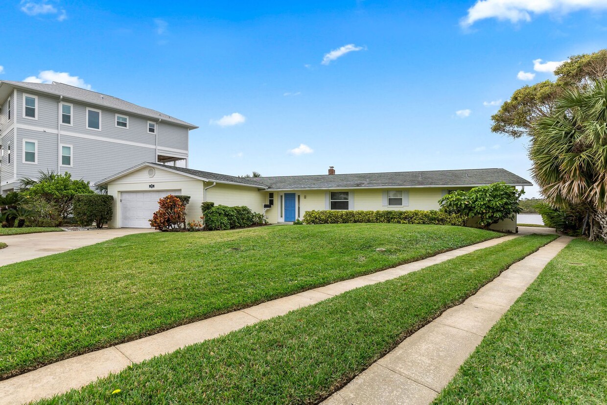 Primary Photo - Riverfront Home in Ormond Beachside!