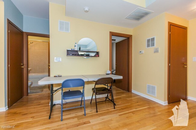 Foto del edificio - 6419 N Greenview Ave