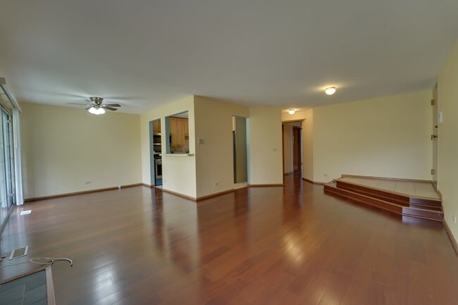 Building Photo - 1866 Fox Run Dr