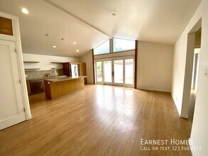 Building Photo - 2577 S Bundy Dr