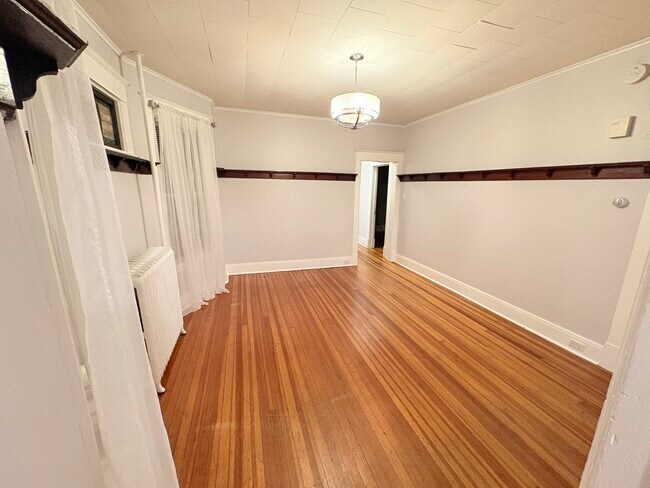 Comedor o sala de estar - 52 Grove Ave