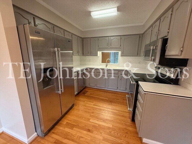 Foto del edificio - Charming 3 Bedroom Home Near Country Club ...
