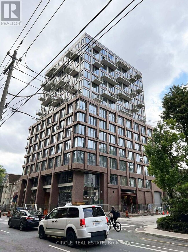 Building Photo - 2-1002 Augusta Ave