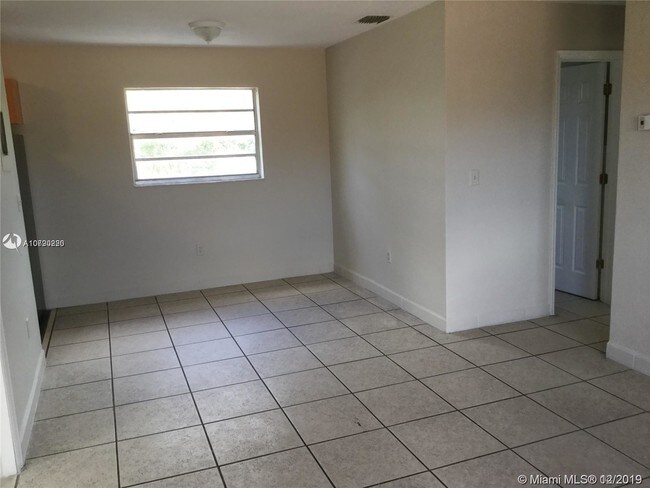 Foto del edificio - 1602 NW 24th Ct
