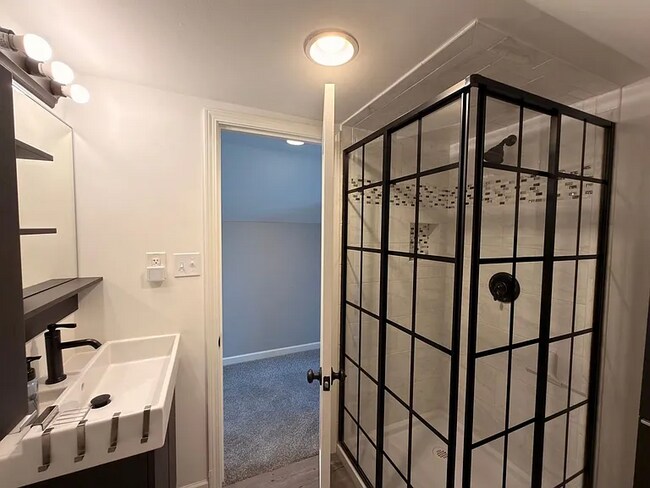 Building Photo - This spacious four-bedroom, two-bathroom