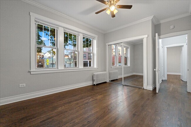 Building Photo - 905 W Altgeld St