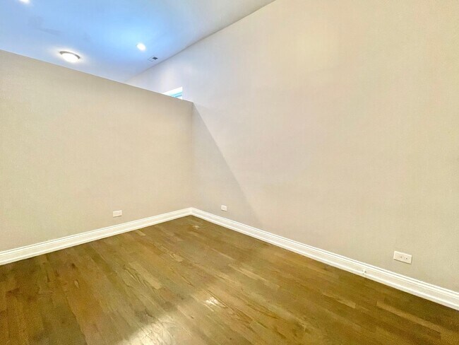 Foto del edificio - 2622 W Cermak Rd