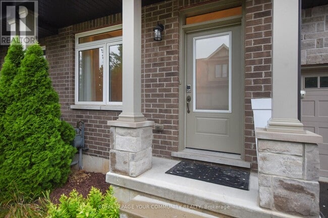Photo du bâtiment - 421-421 Kitty Murray Ln