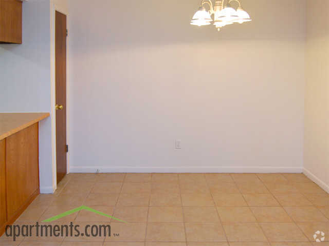 Dining Room - Grand Point Bay Apartments