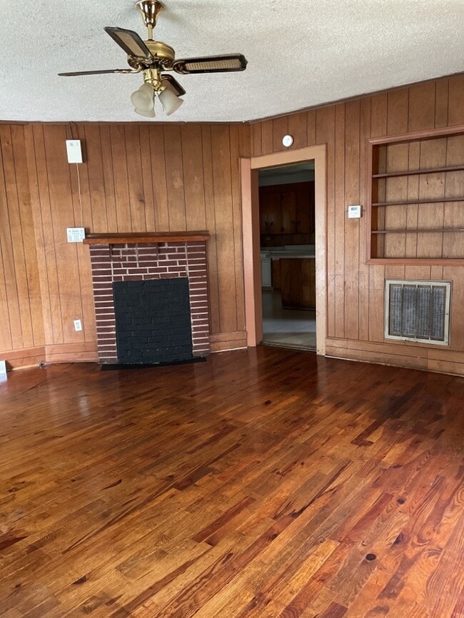 Building Photo - 3 Bedroom in Anderson
